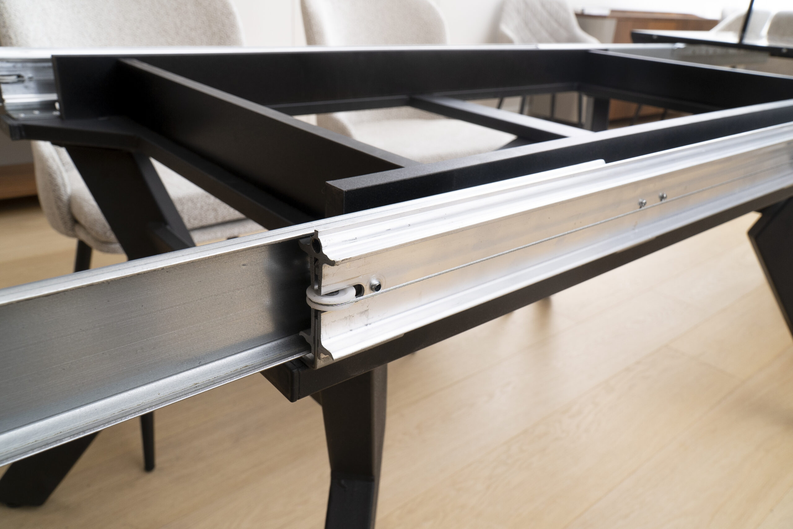 Использовано в фотосессии: обеденный стол Robat 160 / Bianco High Gloss, коричневато-серый - Изображение 10
